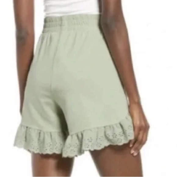 NWT Vera Moda Eyelet Trim Light Green Shorts - Picture 2 of 3